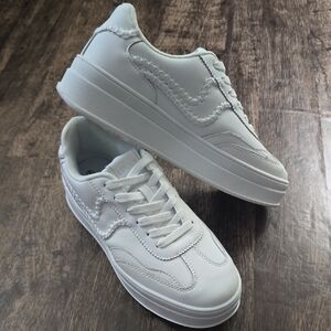 LUCKY STEP Women's White Sneakers NEW Sz 9